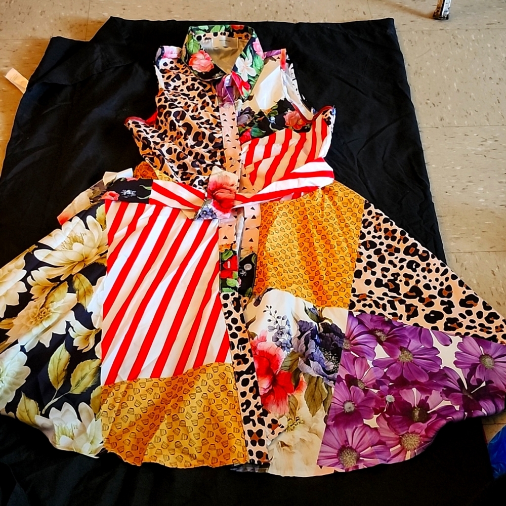Size Large Botton Down Floral Dress. BRAND NEW